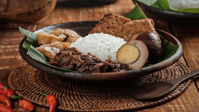 Gudeg: Kuliner Ikonik dari Tanah Jawa